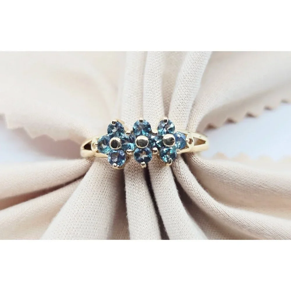 Beautiful 14K Karat Solid Yellow Gold Designer Green Spinel Ring - Size 8